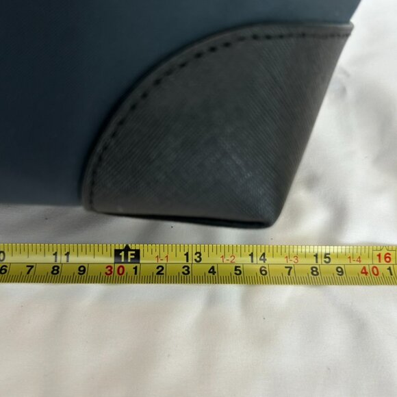 NWT Michael Kors Eva Large Nylon Tote & Strap Bag Dark Navy Blue + White Dustbag - Picture 4 of 16